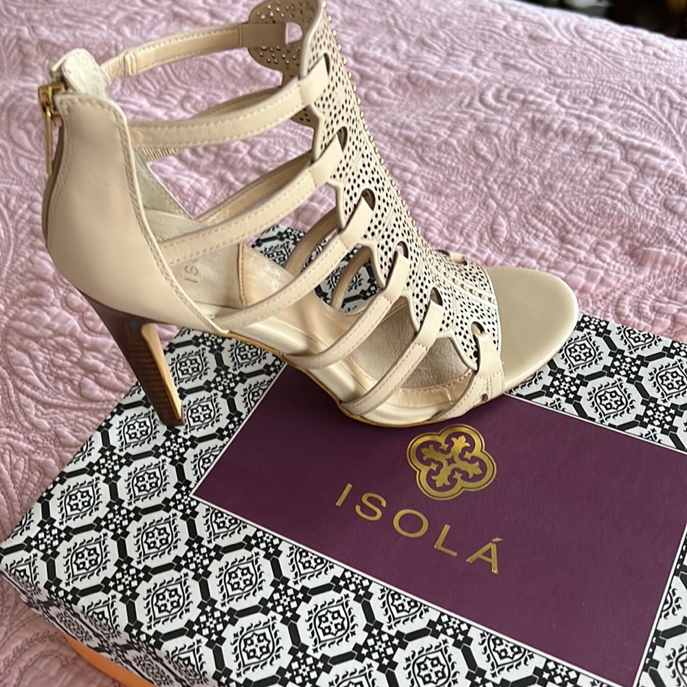 NEW! Gorgeous ISOLA Bel Air Beige Leather Sandals
